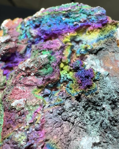 Iridescent Hematite and Goethite on Quartz